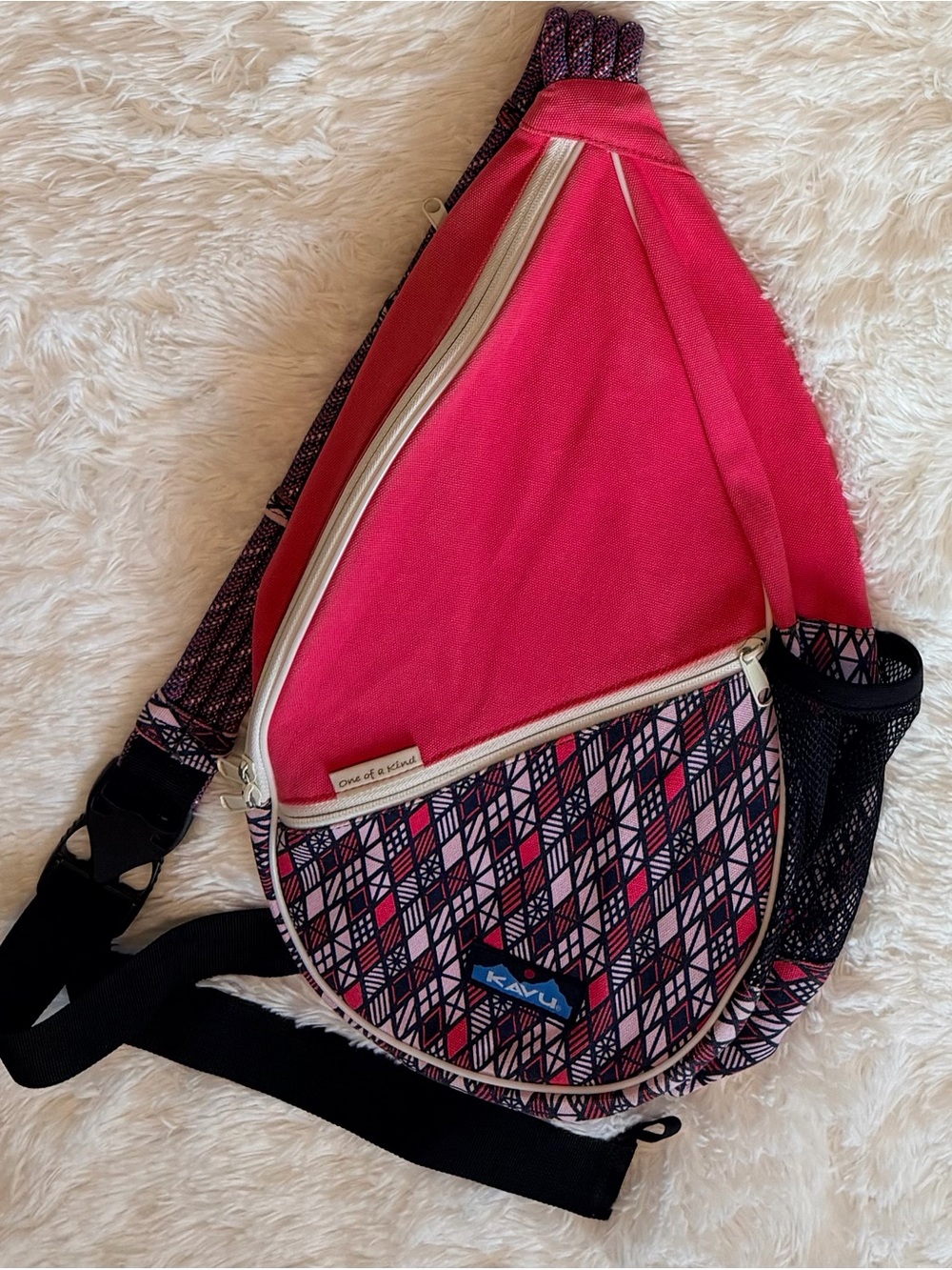KAVU Paxton Pack Rope Sling Crossbody Bag - Diamonds / Hot Pink